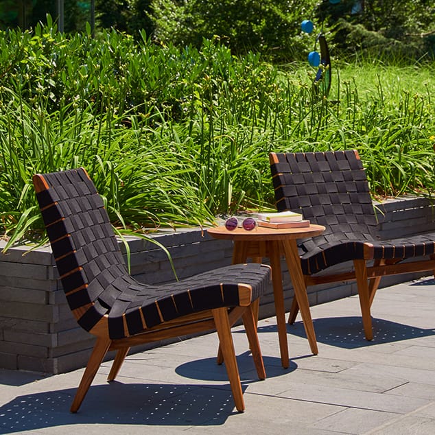 10 Outdoor Lounge Chairs.